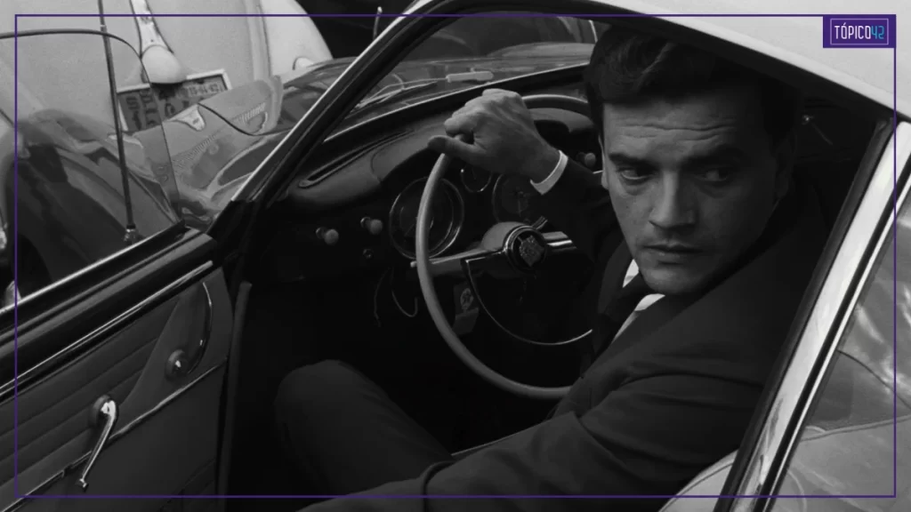 Cena de São Paulo Sociedade Anônima com Carlos ao volante, símbolo da alienação urbana no clássico de Luiz Sergio Person restaurado em 4K