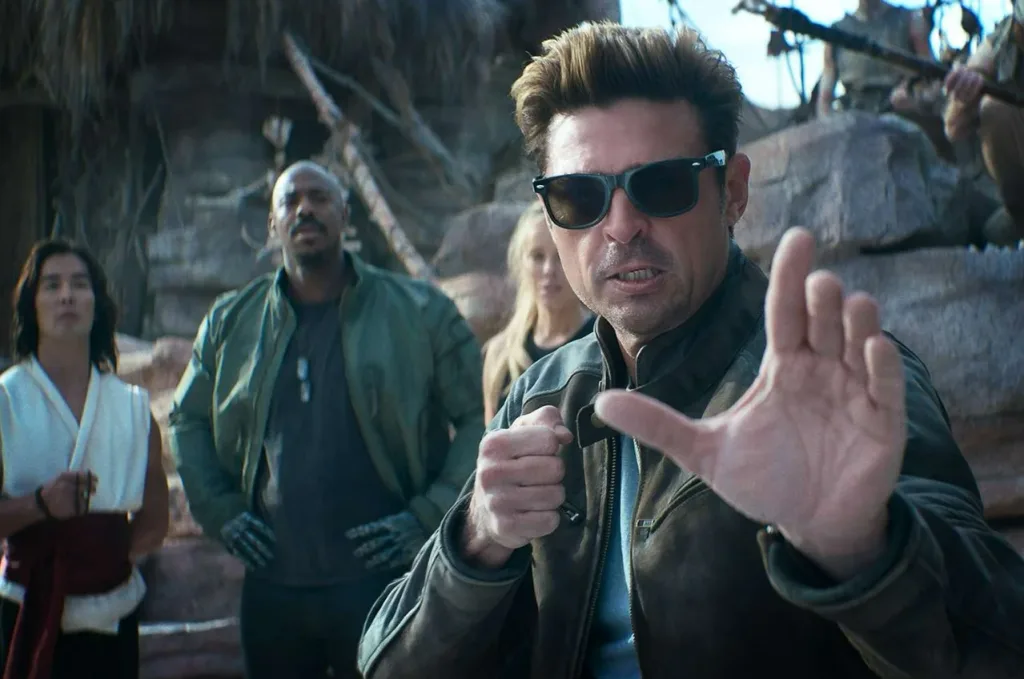 Johnny Cage, interpretado por Karl Urban, assume posição de luta em uma cena de Mortal Kombat 2.