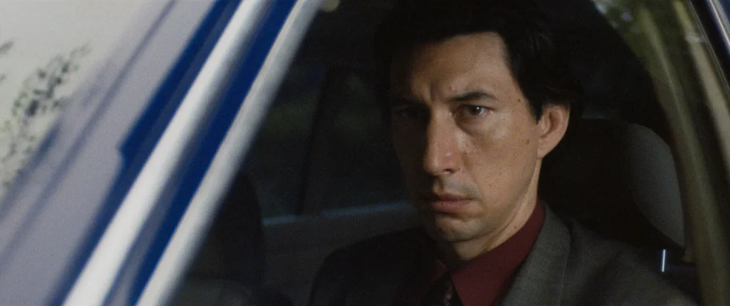 Adam Driver em imagem oficial de Paper Tiger, novo filme dirigido por James Gray.