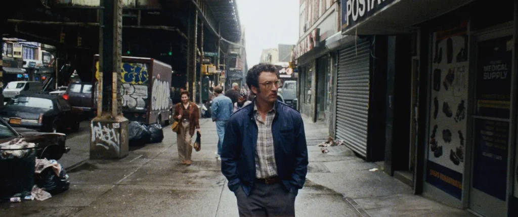 Miles Teller em imagem oficial de Paper Tiger, longa dirigido por James Gray.